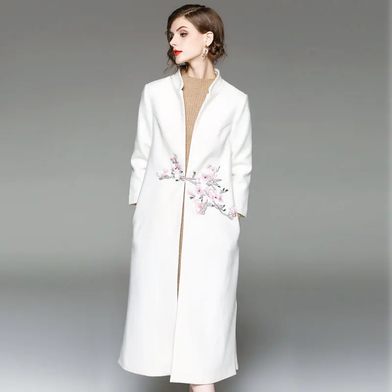 High Quality Brand Women Wool Long Coat 2018 Autumn Winter Ladies Vintage Floral Embroidery Single Button Woolen Coat Overcoat
High Quality Brand Women Wool Long Coat 2018 Autumn Winter Ladies Vintage Floral Embroidery Single Button Woolen Coat Overcoat