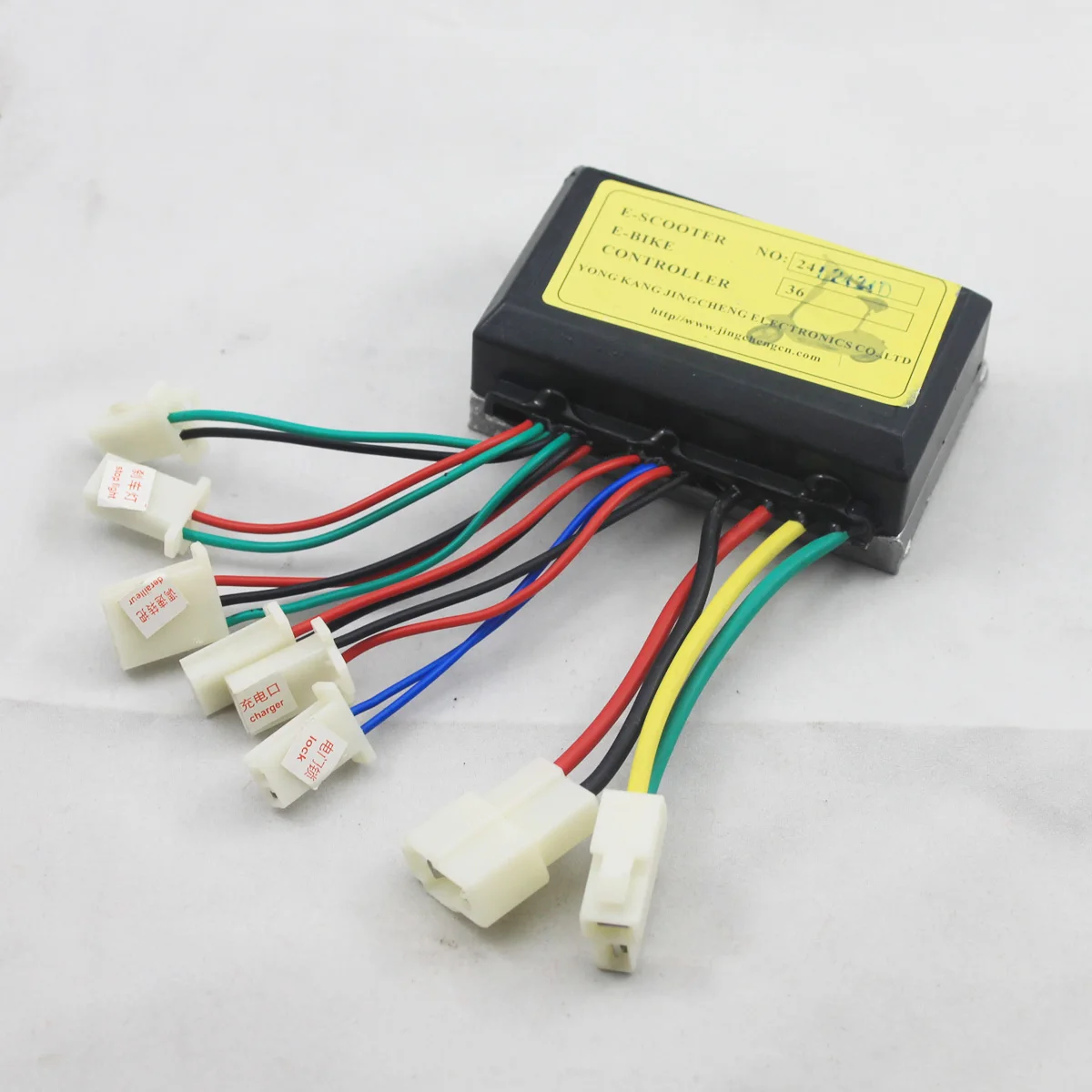 Toy Scooter electric bicycle controller 24v250w brush controller electric scooter controller
Toy Scooter electric bicycle controller 24v250w brush controller electric scooter controller