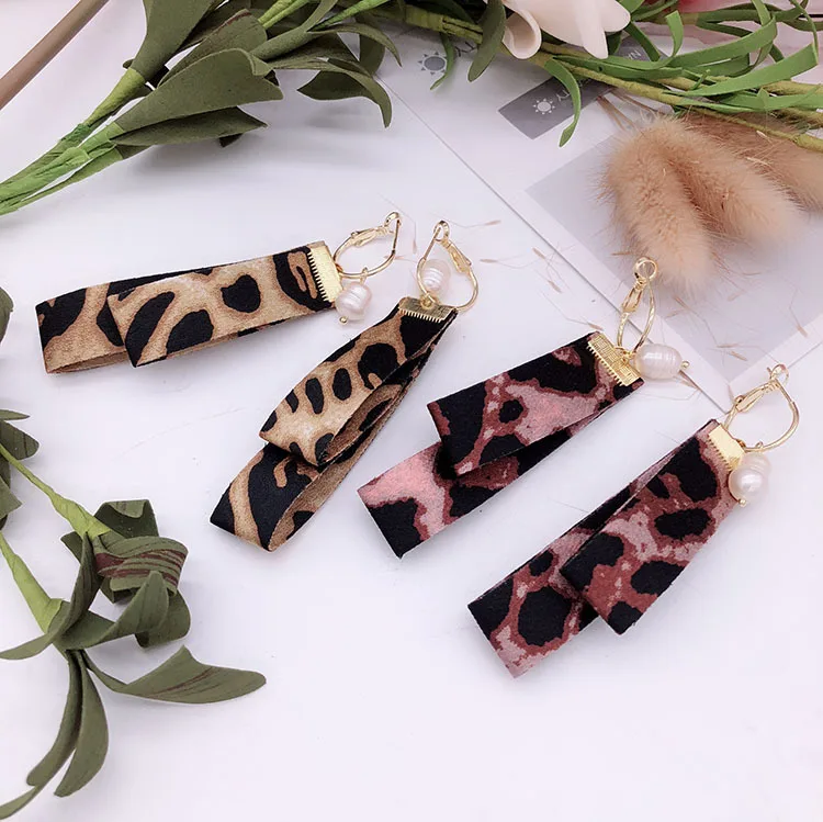 ILYF Bohemian Fashion Earrings Tortoiseshell New Leopard Ribbon Long Earrings For Women Alloy Earrings Gifts Trends Wholesale
ILYF Bohemian Fashion Earrings Tortoiseshell New Leopard Ribbon Long Earrings For Women Alloy Earrings Gifts Trends Wholesale