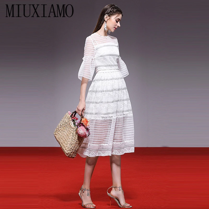 MIUXIMAO High Quality 2019 Summer&spring Luxurious Dress vintage Fashion Lace Eleghant Flare Sleeve Casual Dress Women vestido
MIUXIMAO High Quality 2019 Summer&spring Luxurious Dress vintage Fashion Lace Eleghant Flare Sleeve Casual Dress Women vestido