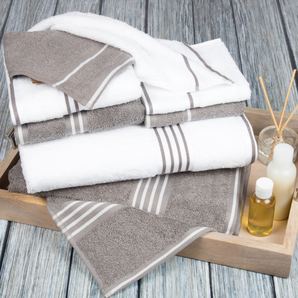 Lavish Home Rio 8 Piece 100% Cotton Towel Set - White & Silver (1)