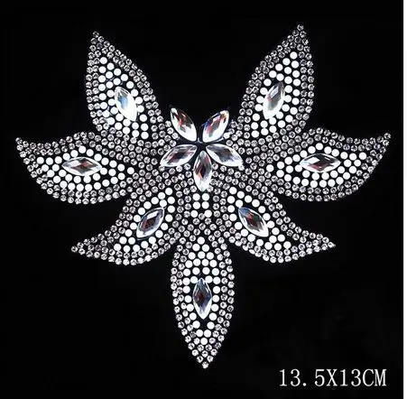 2pc /lot Luxury bright rhinestones flower hotfix rhinestones motif heat transfer iron on patch accessory
2pc /lot Luxury bright rhinestones flower hotfix rhinestones motif heat transfer iron on patch accessory