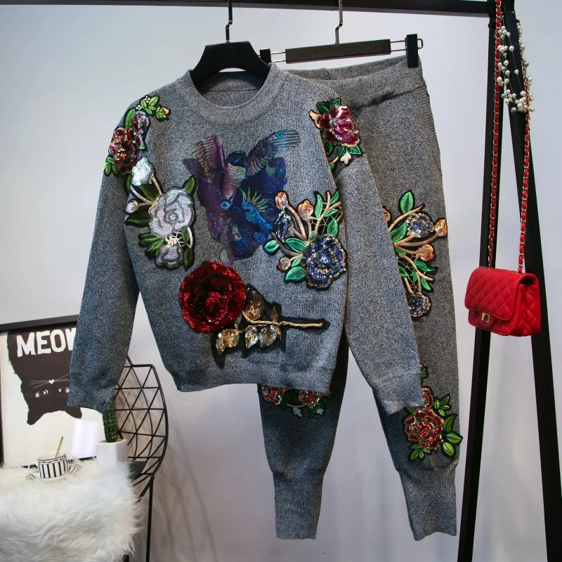2019 Spring New Sports Two Piece Set Women's Embroidery Print Sweater & Trousers Tracksuit Sets Ladies Sequin Sporting Suit Set
2019 Spring New Sports Two Piece Set Women's Embroidery Print Sweater & Trousers Tracksuit Sets Ladies Sequin Sporting Suit Set