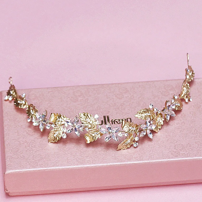 bride Korean wedding crystal jewelry gold leaf hairbands headdress wedding hair accessories
bride Korean wedding crystal jewelry gold leaf hairbands headdress wedding hair accessories