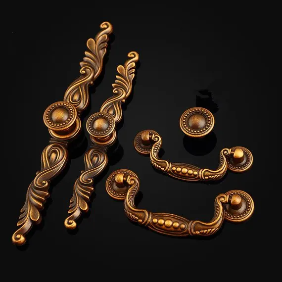 Antique Brass Cabinet Handle Vintage Drawer Bail Pulls Handles Back Plate Kitchen Hardware Cupboard Knobs Handles Door Drop Pull
Antique Brass Cabinet Handle Vintage Drawer Bail Pulls Handles Back Plate Kitchen Hardware Cupboard Knobs Handles Door Drop Pull
