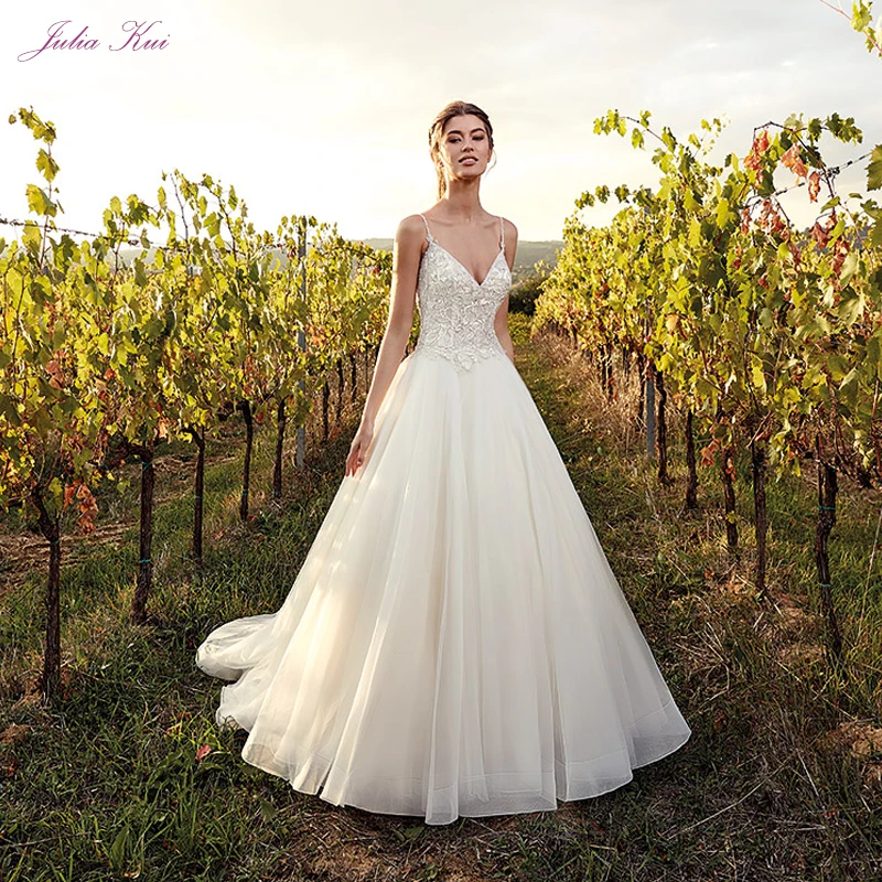 Julia Kui V-Neckline A-Line Wedding Dress With Spaghetti Straps Backless Simple vestido de novia
Julia Kui V-Neckline A-Line Wedding Dress With Spaghetti Straps Backless Simple vestido de novia