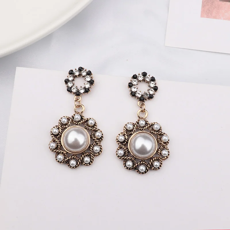 2019 Vintage Baroque Circle Flower Simulated Pear Beads Drop Earrings Japan Elegant Rhinestone Girl Party Pendientes Jewelry
2019 Vintage Baroque Circle Flower Simulated Pear Beads Drop Earrings Japan Elegant Rhinestone Girl Party Pendientes Jewelry