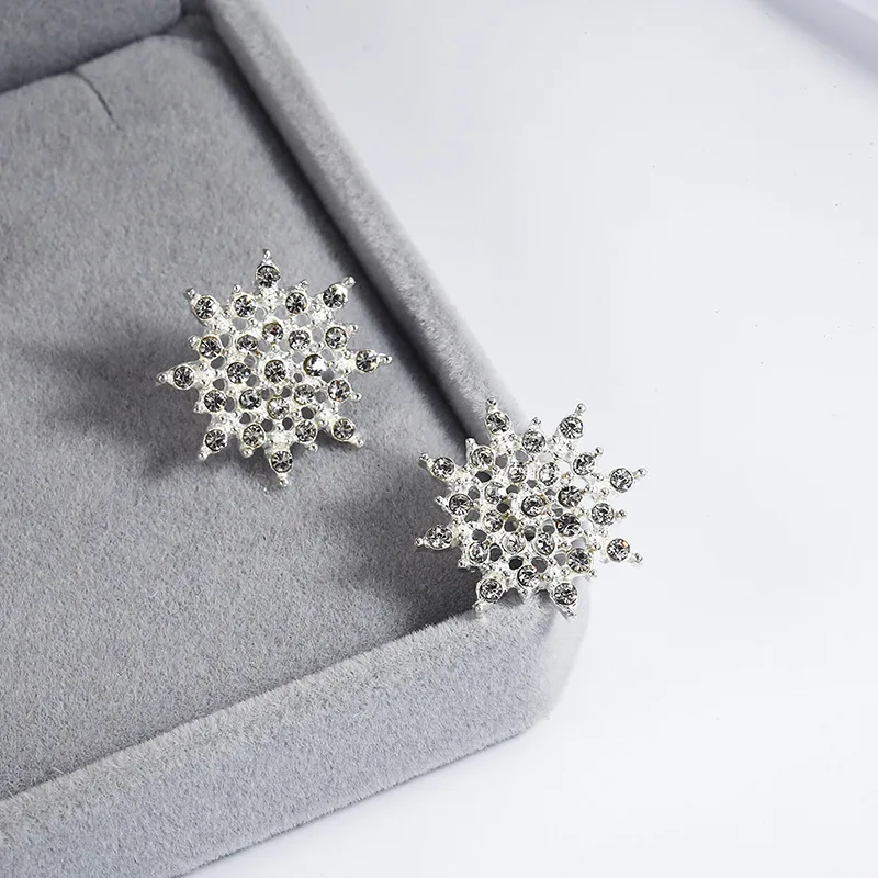 Charmsmic Shiny Snowflower Stud Earrings Vintage Silver Rhinestone Snow Flower Stud Earrings Women Girls Kids Jewelry Gift
Charmsmic Shiny Snowflower Stud Earrings Vintage Silver Rhinestone Snow Flower Stud Earrings Women Girls Kids Jewelry Gift