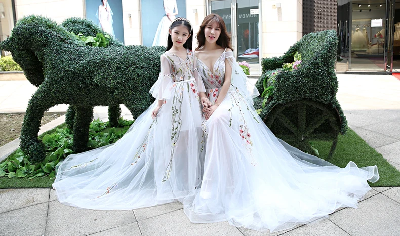 mom and daughter wedding dresses