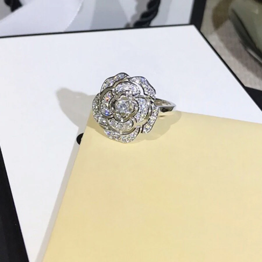 Fashion Brand 925 Sterling Silver Camellia Ring For Women Luxury Designer Jewelry Crystal Stone Ring Wedding Party Daily Bijoux
Fashion Brand 925 Sterling Silver Camellia Ring For Women Luxury Designer Jewelry Crystal Stone Ring Wedding Party Daily Bijoux
