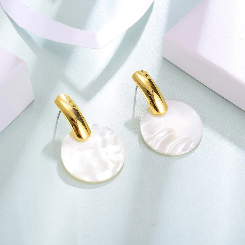 2019 New Arrival Women Earrings Modern Design Girls Shell Brincos Elegant Office Lady Hanging Dangler Copper Metal Gold Jewelry
2019 New Arrival Women Earrings Modern Design Girls Shell Brincos Elegant Office Lady Hanging Dangler Copper Metal Gold Jewelry