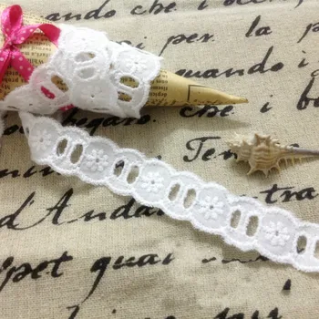 10Yard/Lot DIY handmade lace trim embroidery accessories cotton cloth selvedge perforation can wear the ribbon width 2cm
10Yard/Lot DIY handmade lace trim embroidery accessories cotton cloth selvedge perforation can wear the ribbon width 2cm