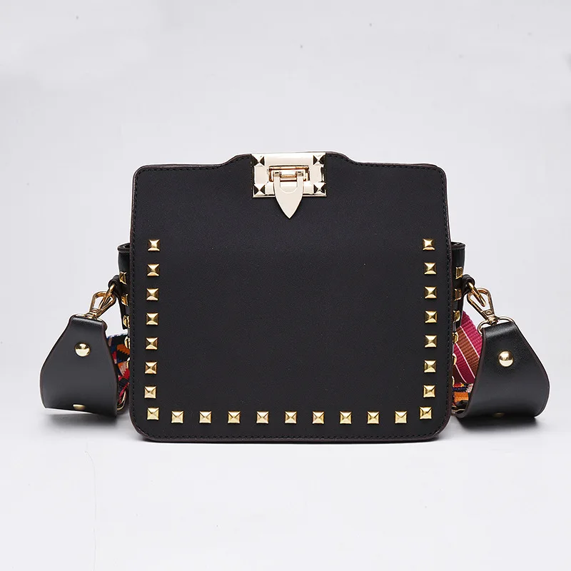 Broadband single shoulder oblique Bag Girl 2019 new postman bag Korean version Bai Lai rivet bag retro small square bag
Broadband single shoulder oblique Bag Girl 2019 new postman bag Korean version Bai Lai rivet bag retro small square bag
