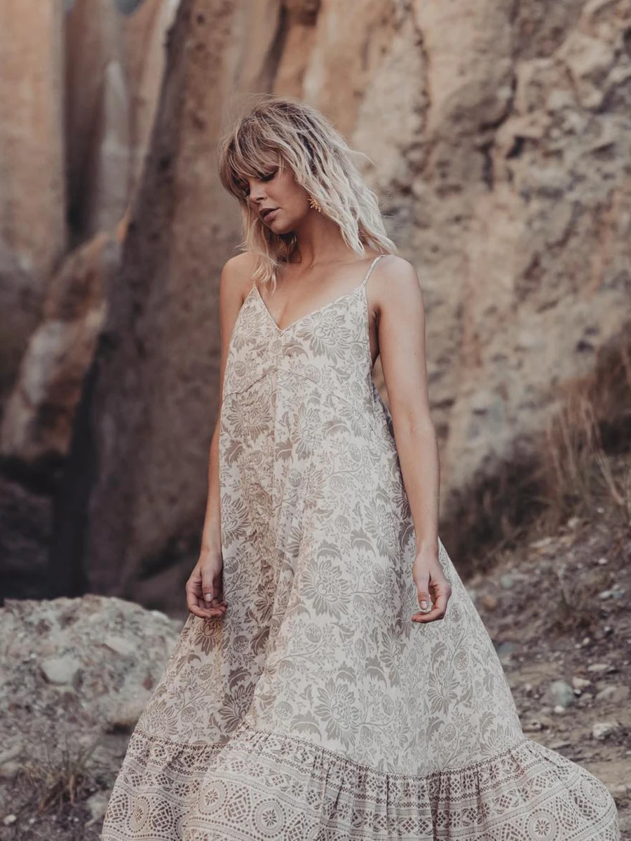 Lioness Rouched Strappy Dress Women Summer Sleeveless V neck Sexy Long Dresses 2019 Beach Clothes Boho Floral Print Loose Dress
Lioness Rouched Strappy Dress Women Summer Sleeveless V neck Sexy Long Dresses 2019 Beach Clothes Boho Floral Print Loose Dress