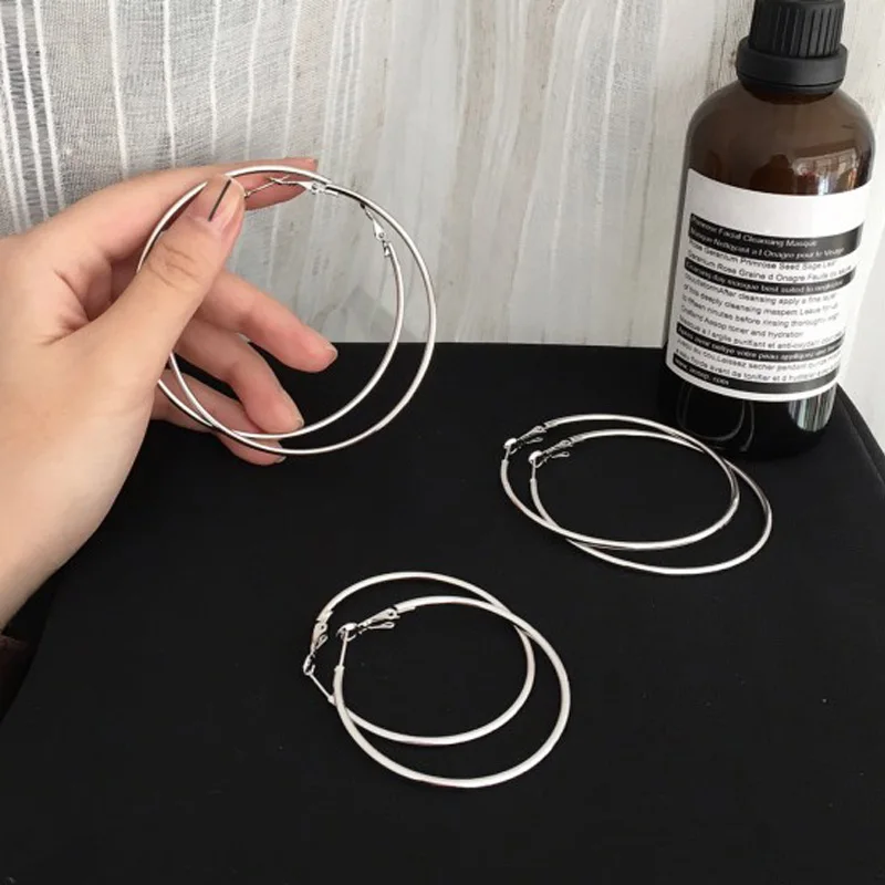 European Simple Punk Big Round Circle Hoop Earrings Exaggerated Geometric Loop Earring for Women Girls Statement Jewelry Gift
European Simple Punk Big Round Circle Hoop Earrings Exaggerated Geometric Loop Earring for Women Girls Statement Jewelry Gift