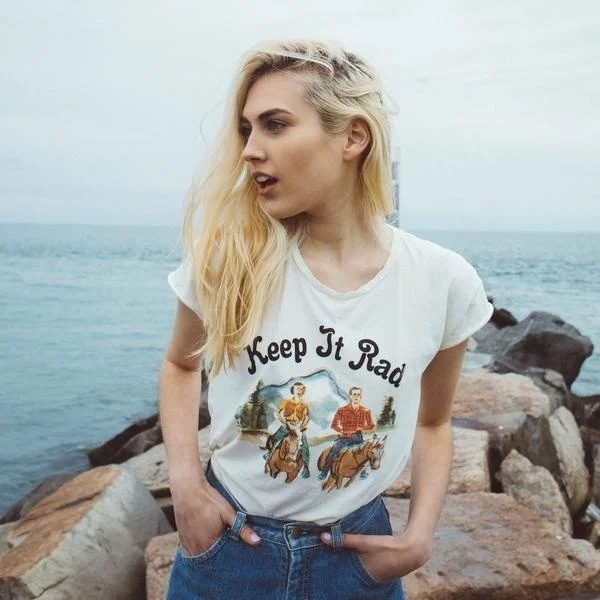 kuakuayu HJN Harajuku Vintage Punk Keep It Rad Riding Horse Picture Pattern Back Letters Printting White Short Sleeve Tshirt
kuakuayu HJN Harajuku Vintage Punk Keep It Rad Riding Horse Picture Pattern Back Letters Printting White Short Sleeve Tshirt