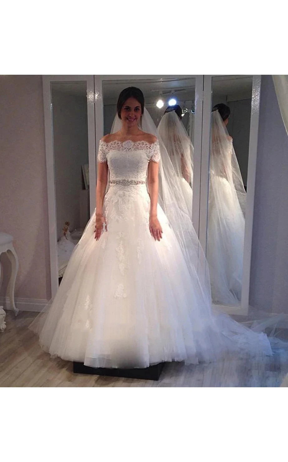 Romantic Princess Ball Gown Wedding Dress Sexy Off The Shoulder Lace Top Beaded Waist Floor Length Bridal Gowns Vestido De Noiva
Romantic Princess Ball Gown Wedding Dress Sexy Off The Shoulder Lace Top Beaded Waist Floor Length Bridal Gowns Vestido De Noiva