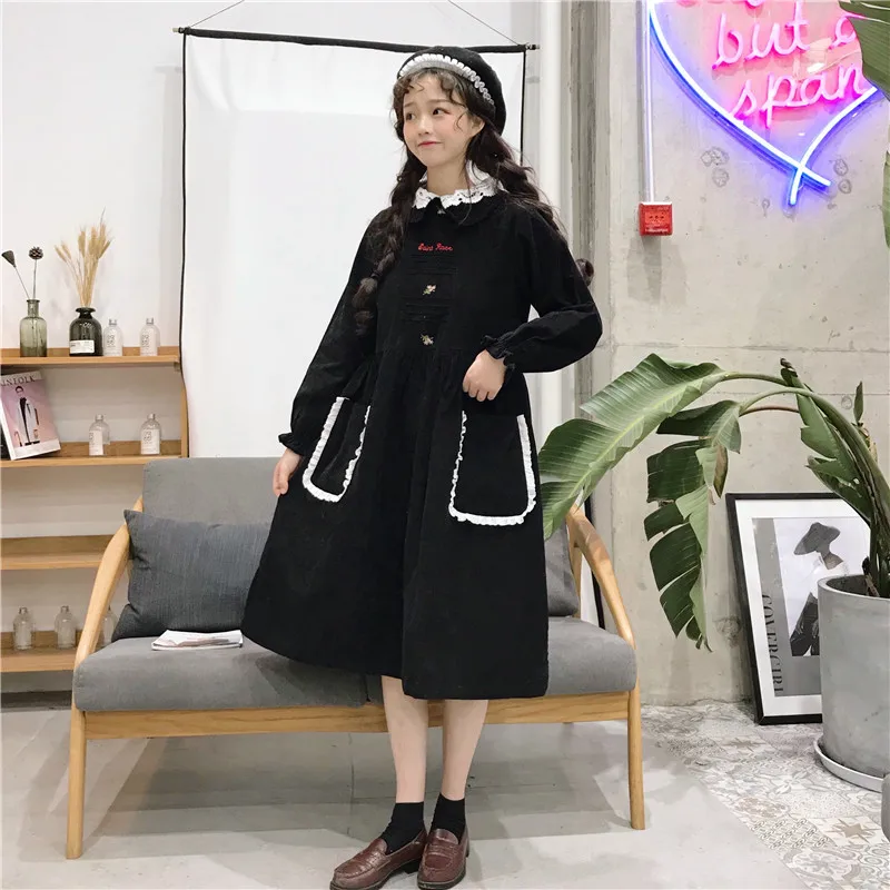 New Japanese Women Black Princess Lolita Style Dress Peter Pan Collar Corduroy Pockets Girl Midi Dress Cute Kawaii Preppy Dress
New Japanese Women Black Princess Lolita Style Dress Peter Pan Collar Corduroy Pockets Girl Midi Dress Cute Kawaii Preppy Dress