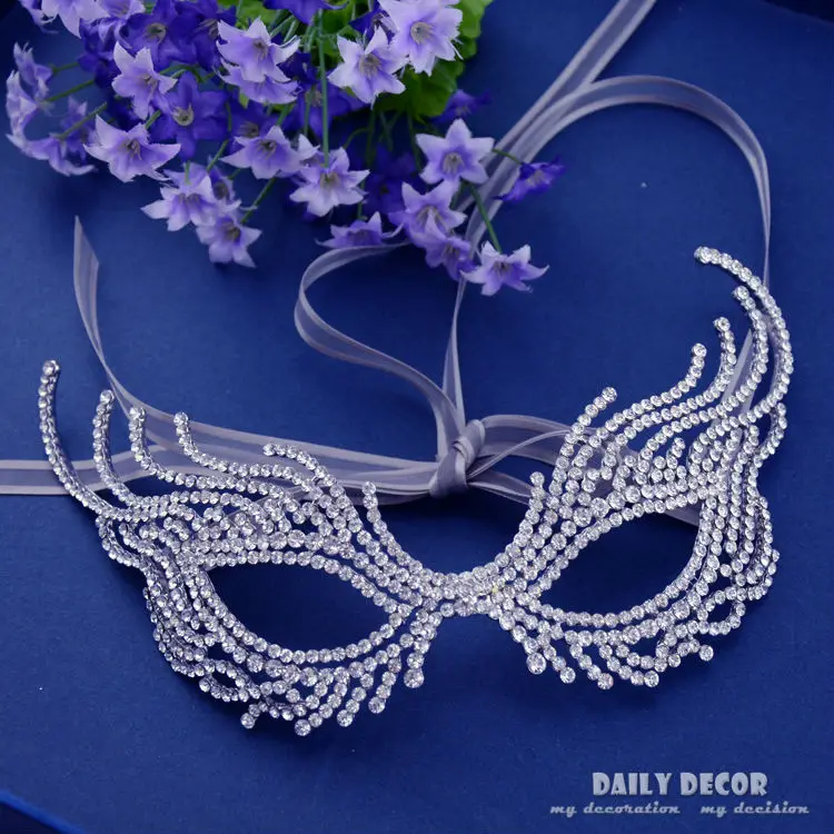 2016 new fashion Rhinestone Mask for Women Dance Masquerade Crystal Masks Christmas Party Mask Supplies Performance goggles
2016 new fashion Rhinestone Mask for Women Dance Masquerade Crystal Masks Christmas Party Mask Supplies Performance goggles