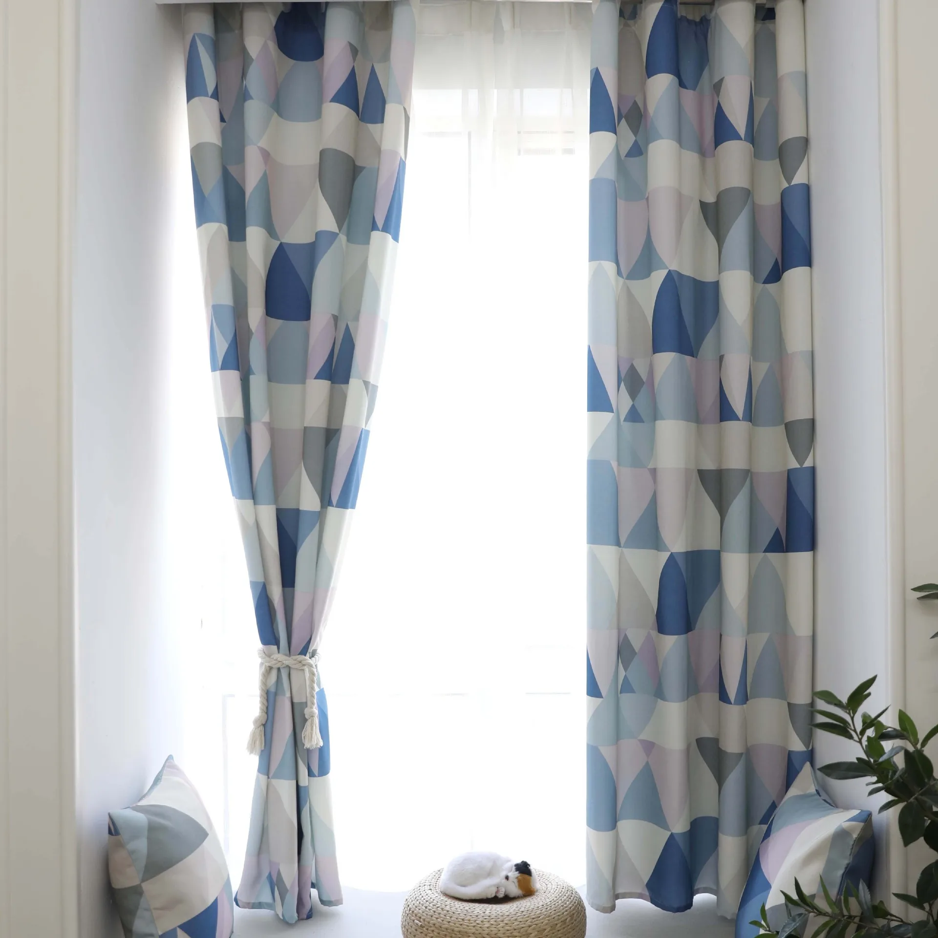 Deram NS polyester cotton semi-shading geometric printing bedroom fresh Nordic living room bay window customization curtain
Deram NS polyester cotton semi-shading geometric printing bedroom fresh Nordic living room bay window customization curtain