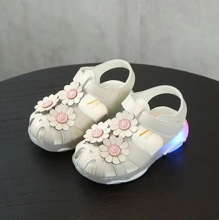 Baby Girl Sandals LED Lighting Glow PU Baby Shoes Flower Fashion LED Lighting Sandals for Girls Sneakers
Baby Girl Sandals LED Lighting Glow PU Baby Shoes Flower Fashion LED Lighting Sandals for Girls Sneakers