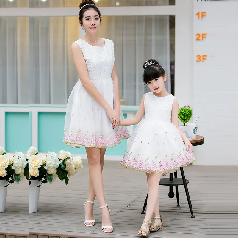 Mother Daughter Wedding Dresses White Lace Mommy and Me Clothes Babies Summer Sleeveless Tutu Skirt Family Matching Clothes
Mother Daughter Wedding Dresses White Lace Mommy and Me Clothes Babies Summer Sleeveless Tutu Skirt Family Matching Clothes
