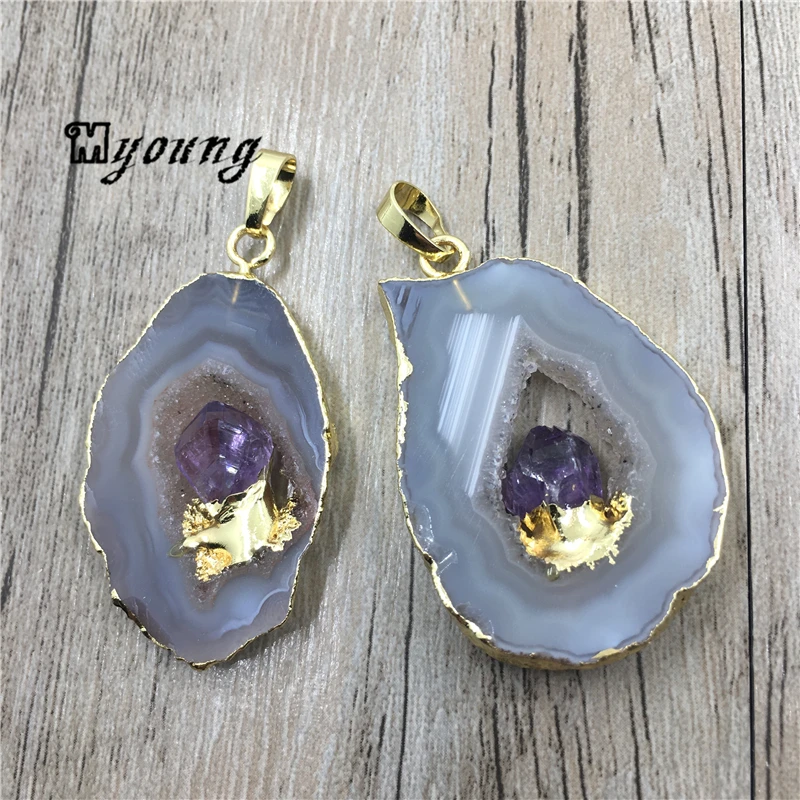 Agates Druzy Geode Slice Pendant With Gold Edges,Natural Agates Quartz Pendant With Amethysts Point Embedded MY0037
Agates Druzy Geode Slice Pendant With Gold Edges,Natural Agates Quartz Pendant With Amethysts Point Embedded MY0037