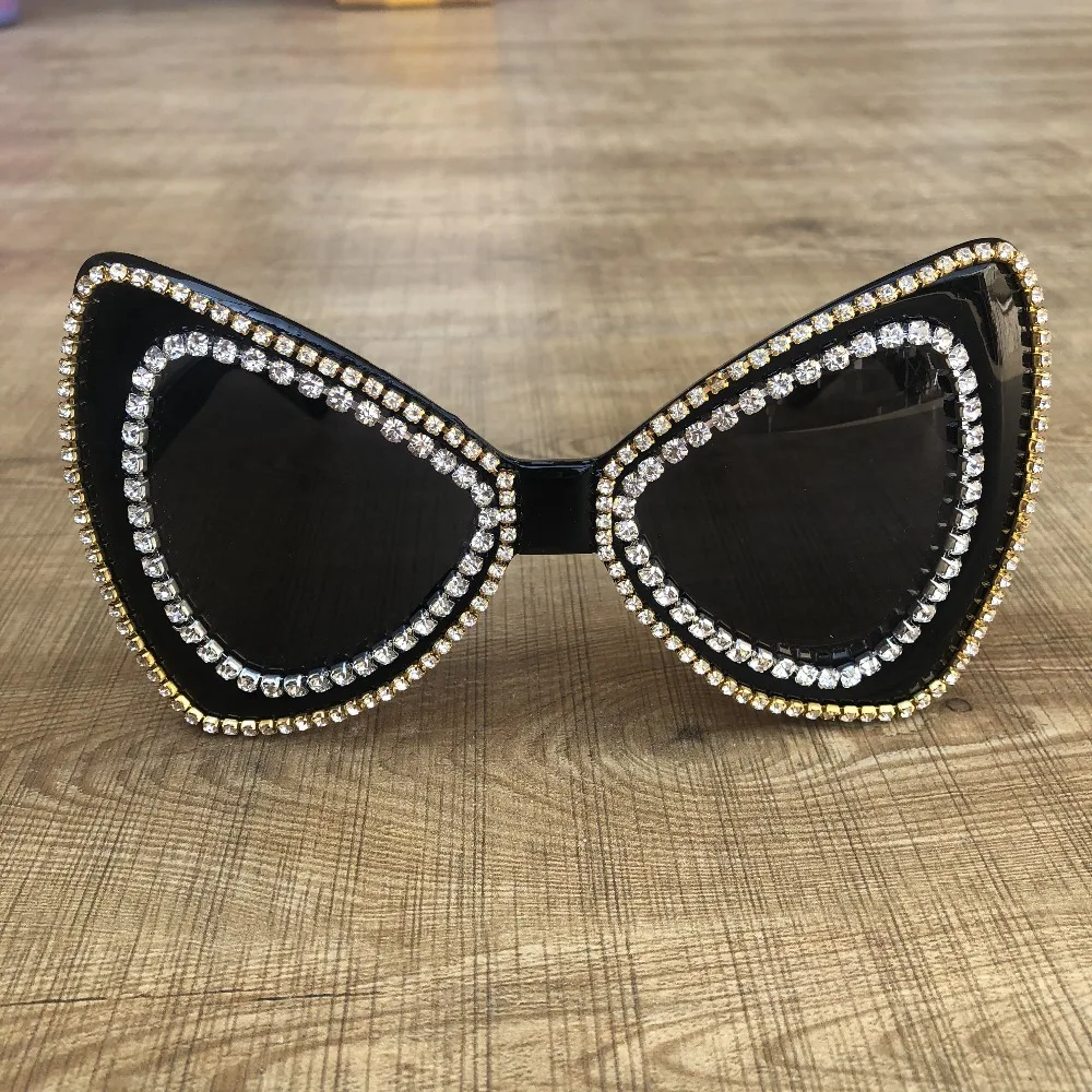 Super Oversized Butterfly Women Sunglasses Big Shades Diamond Sun Glasses UV400 2019 New Design Eyewear Gold Crystal Gafas de so
Super Oversized Butterfly Women Sunglasses Big Shades Diamond Sun Glasses UV400 2019 New Design Eyewear Gold Crystal Gafas de so