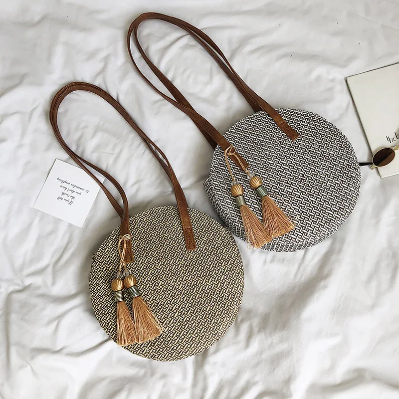 High quality Straw bag Women beach woven bag Round Tote fringed beach wovenShoulder Travel bag 2019 Fashion New tassel Handbag
High quality Straw bag Women beach woven bag Round Tote fringed beach wovenShoulder Travel bag 2019 Fashion New tassel Handbag