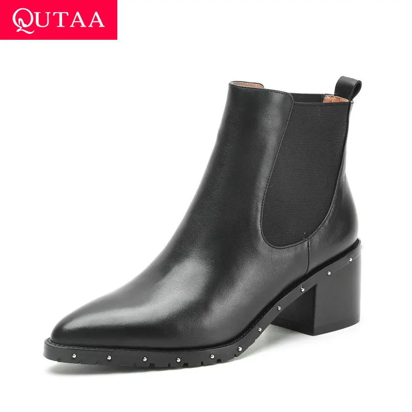 QUTAA 2020 Rivet Square Heel Fashion Pointed Toe Slip on Ankle Boots Autumn Winter Cow Leather Warm Fur Women Shoes Size 34-40
QUTAA 2020 Rivet Square Heel Fashion Pointed Toe Slip on Ankle Boots Autumn Winter Cow Leather Warm Fur Women Shoes Size 34-40