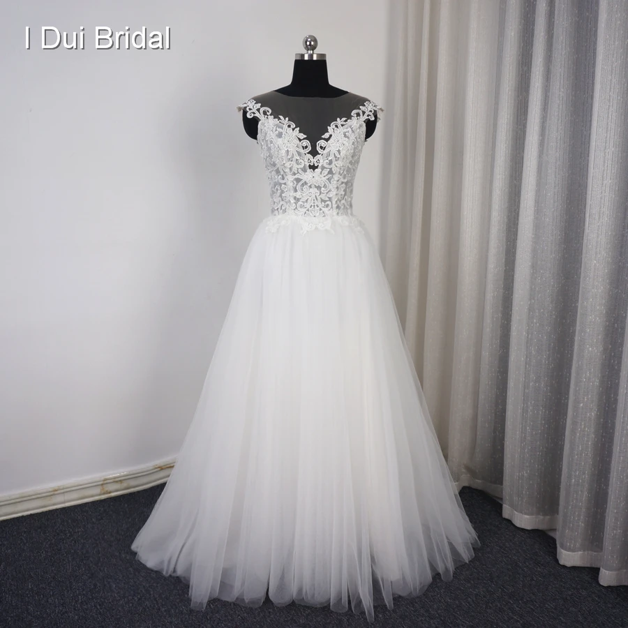 Vestido De Noiva Illusion Neckline Pearl Button Back Wedding Dress Lace Appliqued Tulle Layers Romantic
Vestido De Noiva Illusion Neckline Pearl Button Back Wedding Dress Lace Appliqued Tulle Layers Romantic