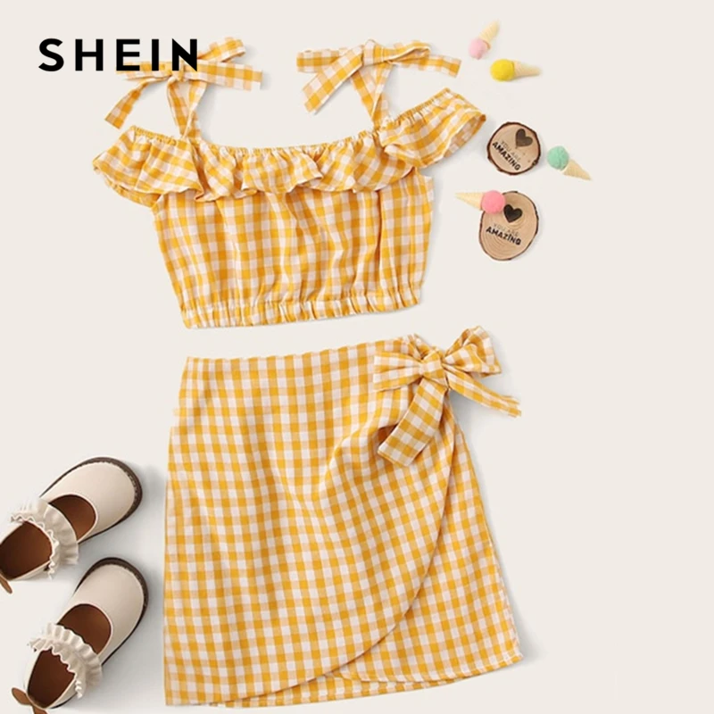 SHEIN Kiddie Girls Ginger Gingham Ruffle Trim Knotted Cami Top And Wrap Skirt Outfits 2019 Summer Boho Cute Kids Two Piece Sets
SHEIN Kiddie Girls Ginger Gingham Ruffle Trim Knotted Cami Top And Wrap Skirt Outfits 2019 Summer Boho Cute Kids Two Piece Sets