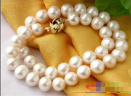 A p1332 17" 12MM ROUND WHITE FRESHWATER CULTURED PEARL NECKLACE 
A p1332 17" 12MM ROUND WHITE FRESHWATER CULTURED PEARL NECKLACE