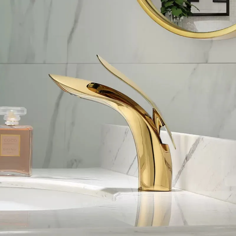 Gold/White Basin Faucets Brass Waterfall Streamlined Design Bathroom Faucet Deck Mounted Cold Hot Water Sink Mixer Taps Torneira
Gold/White Basin Faucets Brass Waterfall Streamlined Design Bathroom Faucet Deck Mounted Cold Hot Water Sink Mixer Taps Torneira