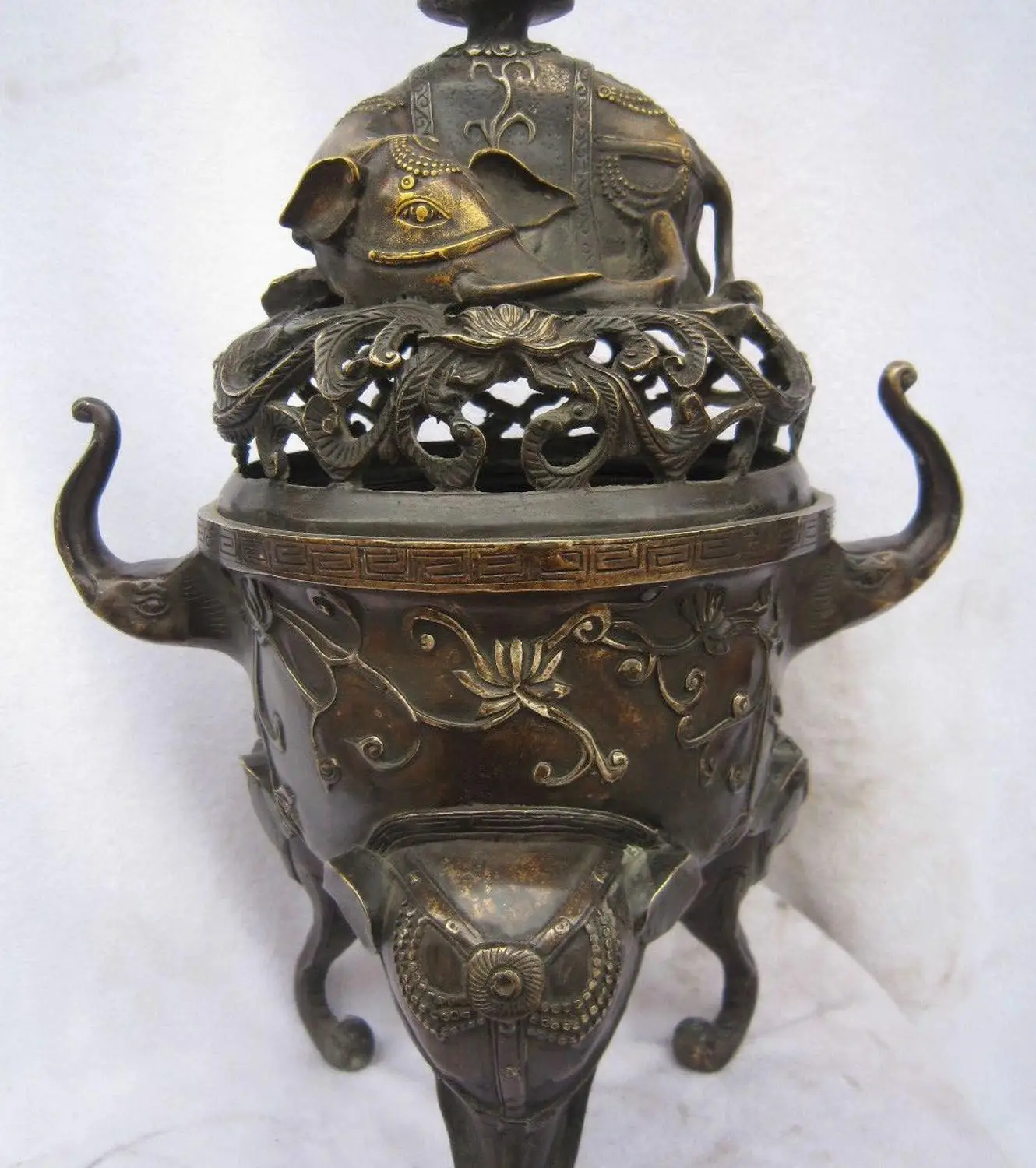 16" Marked Chinese Buddism Silver Bronze Gilt Elephant Zun Incense Burner Censer
16" Marked Chinese Buddism Silver Bronze Gilt Elephant Zun Incense Burner Censer
