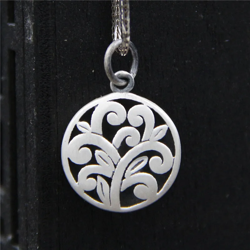 C&R Real 925 Sterling Silver pendant Necklace Retro hollow carved round shape female pendants Thai Silver Fine Jewelry
C&R Real 925 Sterling Silver pendant Necklace Retro hollow carved round shape female pendants Thai Silver Fine Jewelry