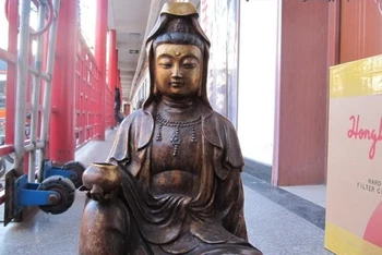 China Folk Fane classical Bronze Sit Kwan-Yin Bodhisattva With Lovely Pig Statue
China Folk Fane classical Bronze Sit Kwan-Yin Bodhisattva With Lovely Pig Statue