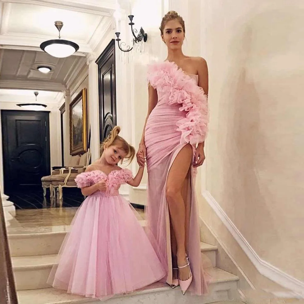 Pink Flower Girl Dresses For Wedding Party One Shoulder Ruffles Tulle Princess Prom Gowns Child Birthday Evening Gowns Cheap
Pink Flower Girl Dresses For Wedding Party One Shoulder Ruffles Tulle Princess Prom Gowns Child Birthday Evening Gowns Cheap