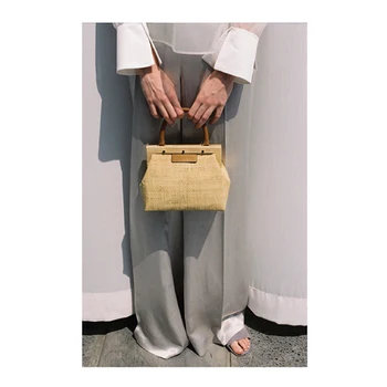 Super summer niche designer models 20 new Korean version of the wooden clip shell portable grass bag female
Super summer niche designer models 20 new Korean version of the wooden clip shell portable grass bag female