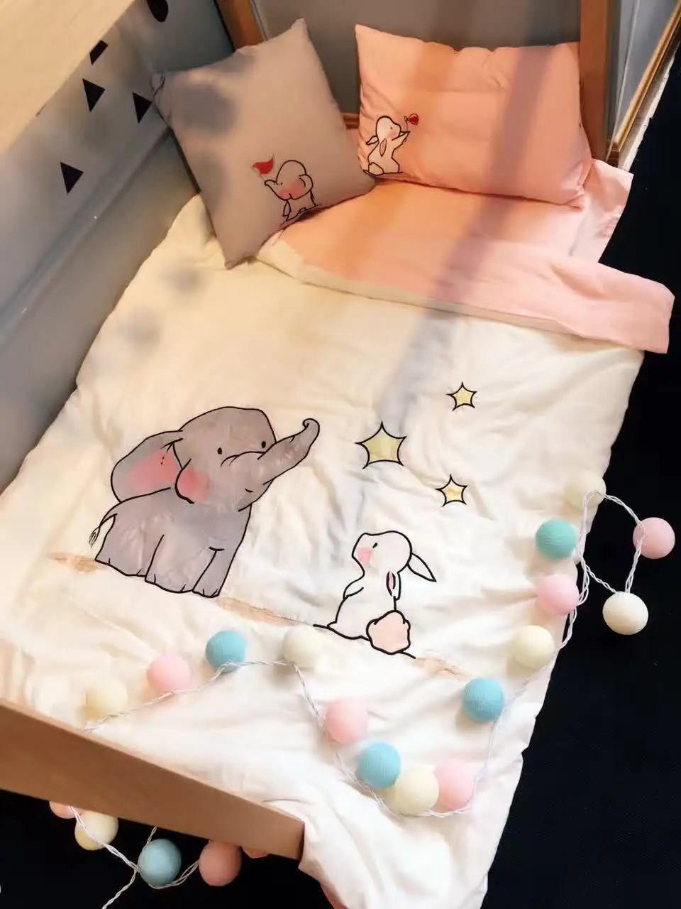 3 Pcs Baby Bedding Set Breathable Baby Bedding Sets For Cots Cartoon Elephant Crib Quilt Cove Sheet Detachable Baby Bed Sets
3 Pcs Baby Bedding Set Breathable Baby Bedding Sets For Cots Cartoon Elephant Crib Quilt Cove Sheet Detachable Baby Bed Sets