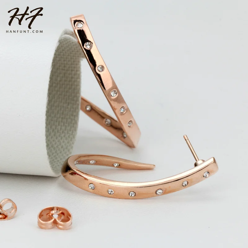 Top Quality Austrian Crystal Stud Earrings for Women Rose Gold Color Geometric Arc Shape Fashion Jewelry for Girl HotSale E598
Top Quality Austrian Crystal Stud Earrings for Women Rose Gold Color Geometric Arc Shape Fashion Jewelry for Girl HotSale E598