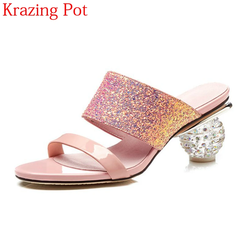 Krazing pot 2018 streetwear new sequined cloth bling superstar sandals women shining round crystal high heels gorgeous mules L53
Krazing pot 2018 streetwear new sequined cloth bling superstar sandals women shining round crystal high heels gorgeous mules L53