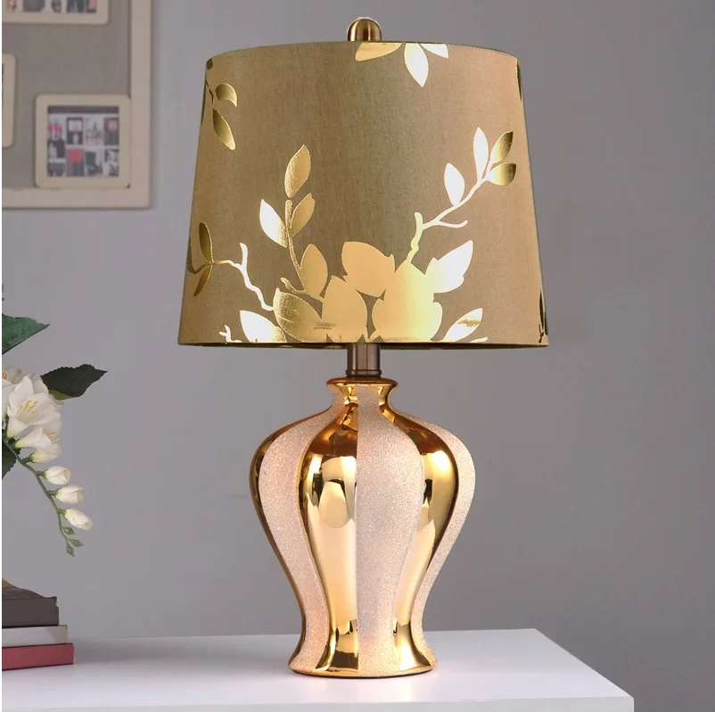 47.5cm Bronzing Bottle Lamp with Silver Grit Blasting Decor / Brown Silk Fabric Shade with Golden Linen
47.5cm Bronzing Bottle Lamp with Silver Grit Blasting Decor / Brown Silk Fabric Shade with Golden Linen