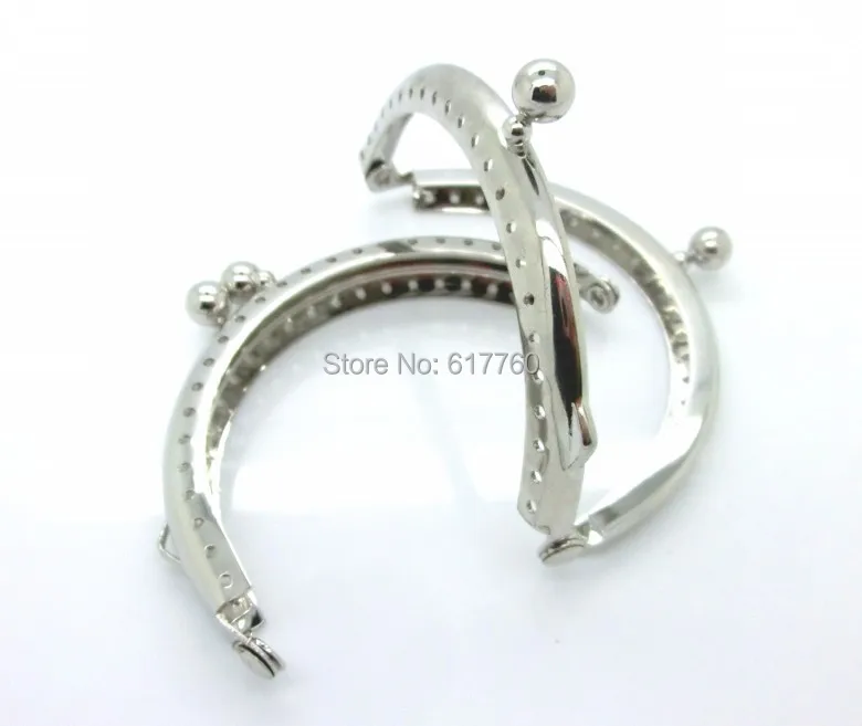 Бесплатная Shipping-2PCs Серебряный тон кошелек с бусинами сумка Металлическая Рамка Поцелуй застежка замок ручка 8,5x6 см (3 3/8 "x2 3/8") J2599
Бесплатная Shipping-2PCs Серебряный тон кошелек с бусинами сумка Металлическая Рамка Поцелуй застежка замок ручка 8,5x6 см (3 3/8 "x2 3/8") J2599