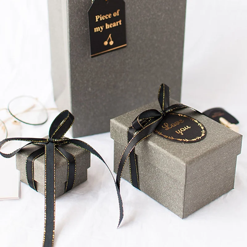 1pc Christmas High Quality Mysterious Gray Gift Box Beloved Valentine's Day Paper Gift Bag Creative Wedding Jewelry Box Packing
1pc Christmas High Quality Mysterious Gray Gift Box Beloved Valentine's Day Paper Gift Bag Creative Wedding Jewelry Box Packing