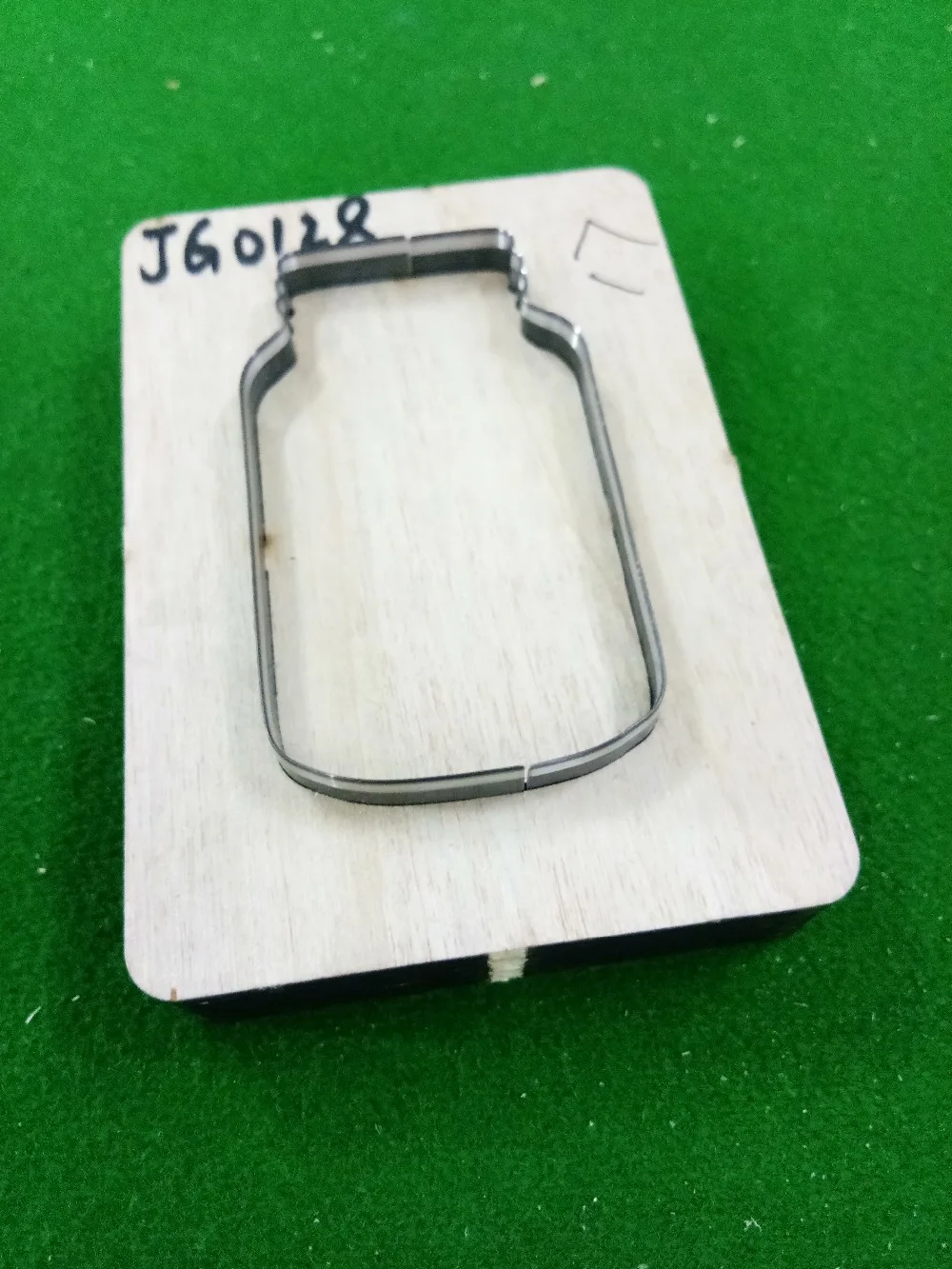 JG00128.