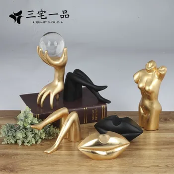 Resin ornaments in the living room of Sanzhai Yipin model room hotel abstract concept desktop ornaments
Resin ornaments in the living room of Sanzhai Yipin model room hotel abstract concept desktop ornaments