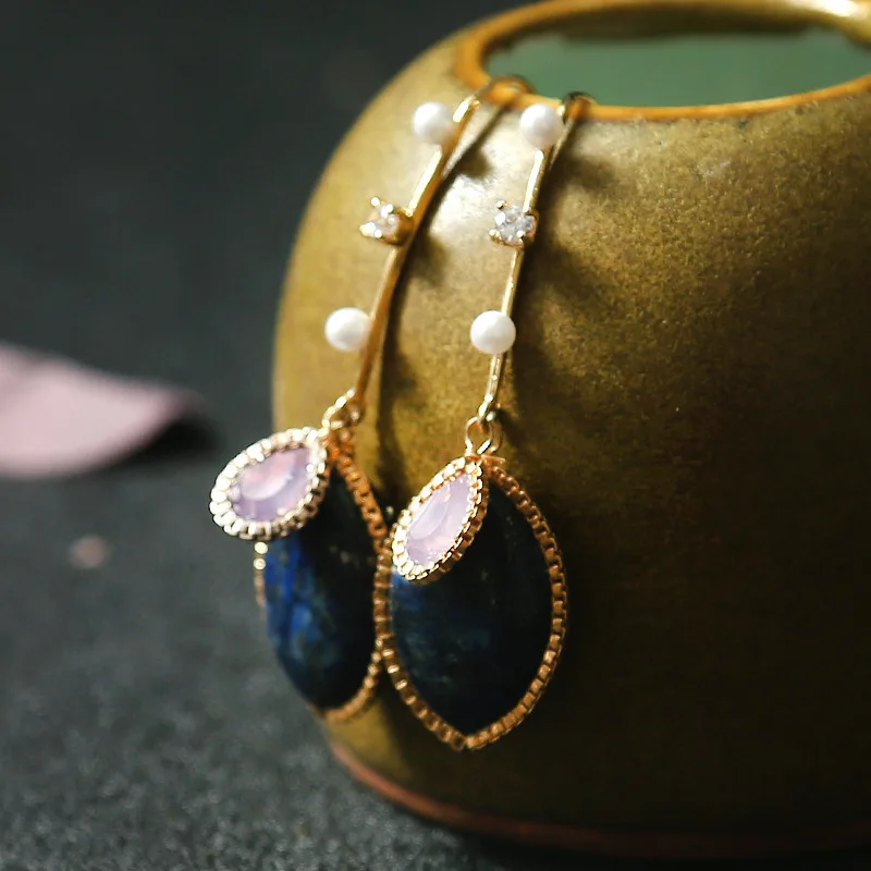 South Korea designed by natural lapis lazuli pearl crystal copper plating on the new chic dangler earrings wholesale
South Korea designed by natural lapis lazuli pearl crystal copper plating on the new chic dangler earrings wholesale