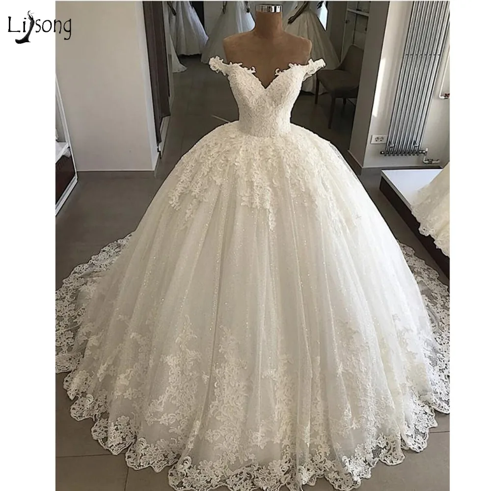 2018 Vintage Lace Wedding Dresses Plus Size Appliques Dubai Elegant Bridal Gowns Lace Up Puffy Ball Gowns Vestido De Novia
2018 Vintage Lace Wedding Dresses Plus Size Appliques Dubai Elegant Bridal Gowns Lace Up Puffy Ball Gowns Vestido De Novia