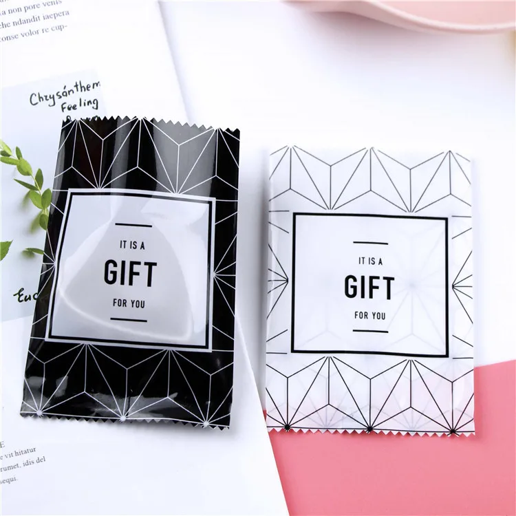 100pcs Open Top "GIFT" Black and white lines Plastic Pouch Heat seal Gift packaging Bags for cookies candies Chocolate soap
100pcs Open Top "GIFT" Black and white lines Plastic Pouch Heat seal Gift packaging Bags for cookies candies Chocolate soap